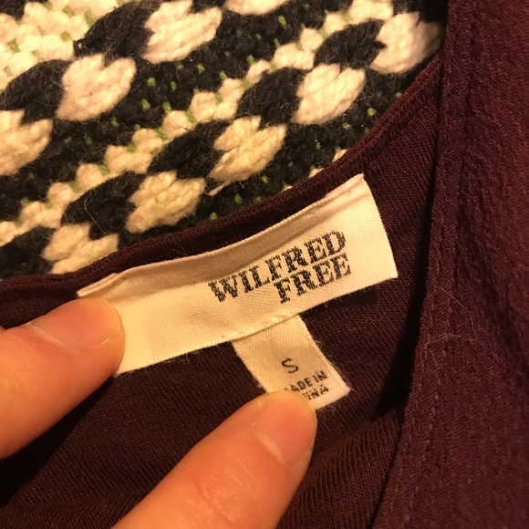 Maroon spaghetti strap blouse - Picture 2 of 3